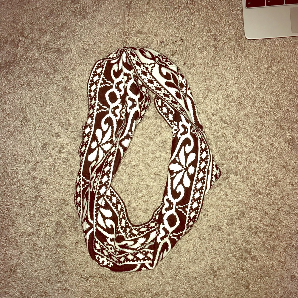 Black and White scarf